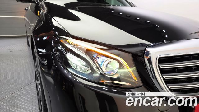 Mercedes-Benz E-Class 2019 — photo 8