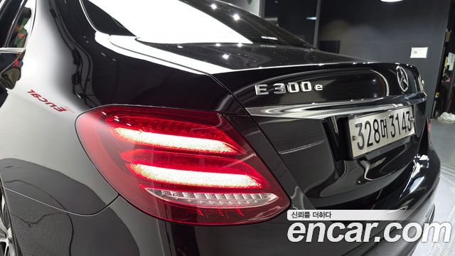 Mercedes-Benz E-Class 2019 — photo 9