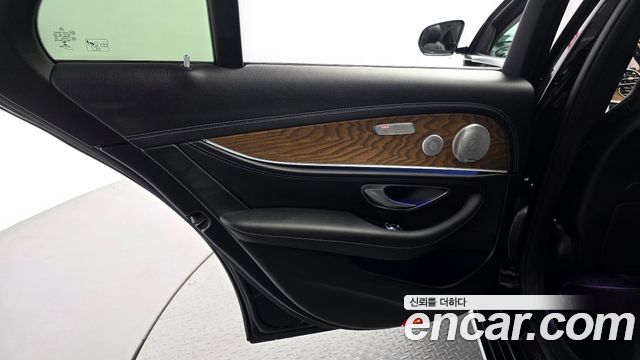 Mercedes-Benz E-Class 2019 — photo 15