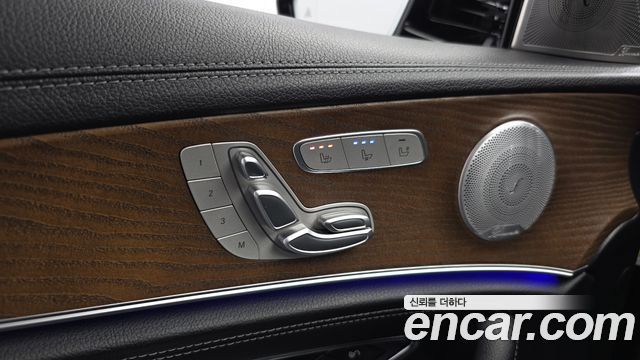 Mercedes-Benz E-Class 2019 — photo 27