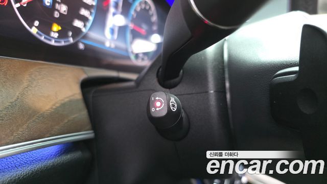 Mercedes-Benz E-Class 2019 — photo 30