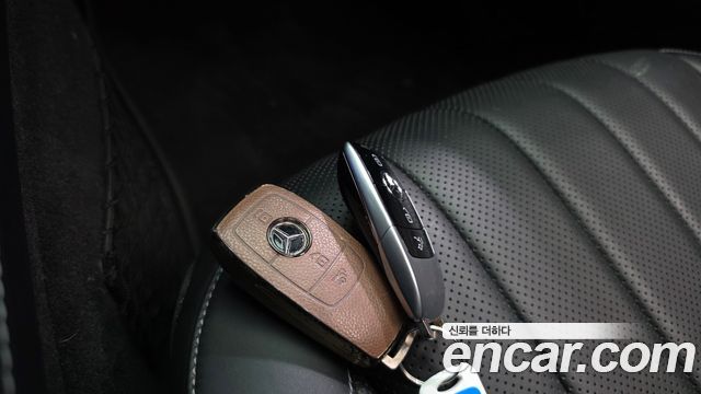 Mercedes-Benz E-Class 2019 — photo 31