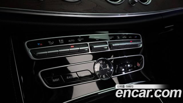 Mercedes-Benz E-Class 2019 — photo 32