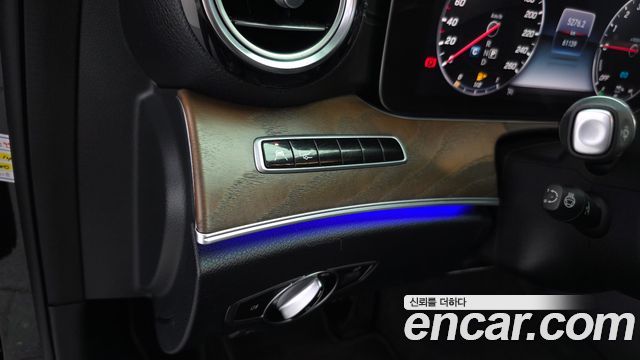 Mercedes-Benz E-Class 2019 — photo 33