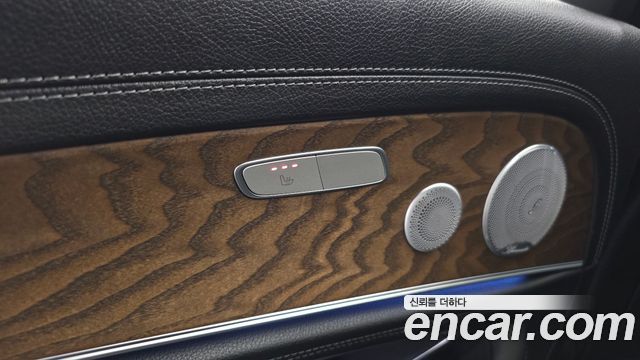 Mercedes-Benz E-Class 2019 — photo 34