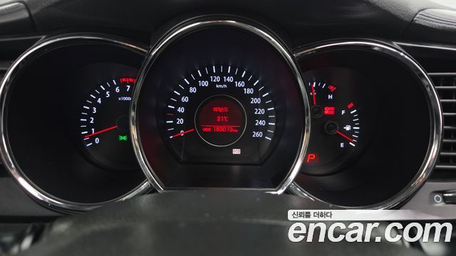 Kia K5 2011 — photo 8