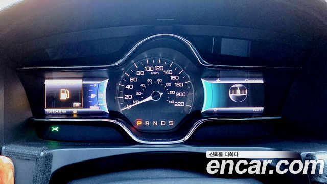 Lincoln MKS 2013 — photo 8