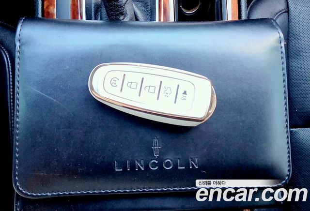 Lincoln MKS 2013 — photo 20