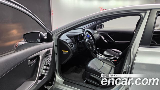 Hyundai AVANTE 2013 — photo 10