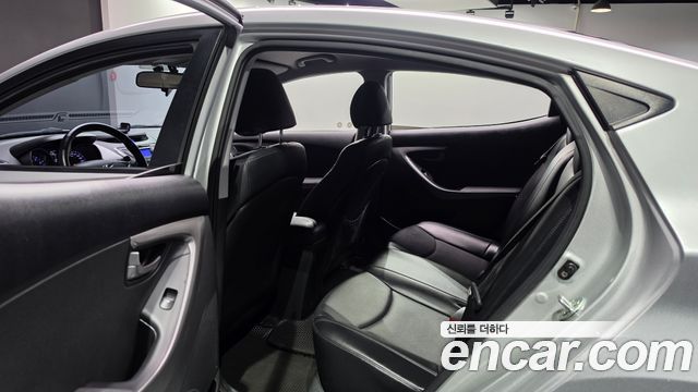 Hyundai AVANTE 2013 — photo 11