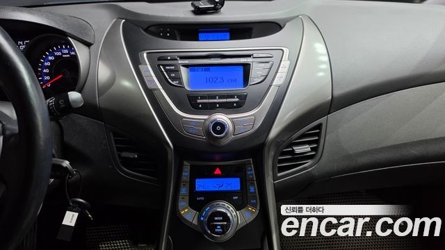 Hyundai AVANTE 2013 — photo 12