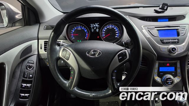 Hyundai AVANTE 2013 — photo 13