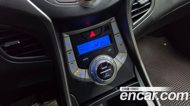 Hyundai AVANTE 2013 — photo 15