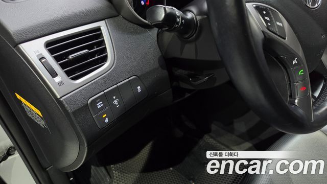Hyundai AVANTE 2013 — photo 17