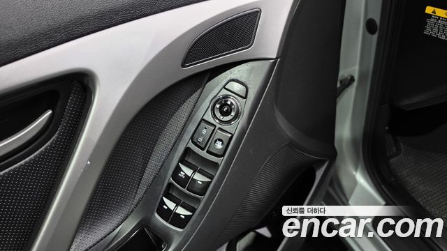 Hyundai AVANTE 2013 — photo 18
