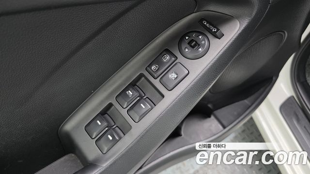 Kia K3 2015 — photo 19