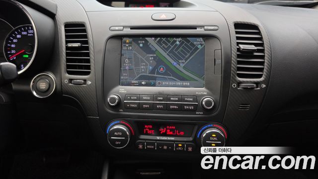 Kia K3 2015 — photo 26