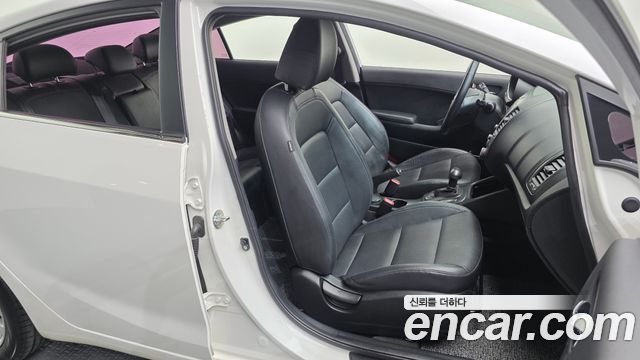 Kia K3 2015 — photo 16