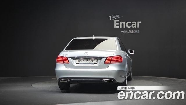 Mercedes-Benz E-Class 2016 — photo 4