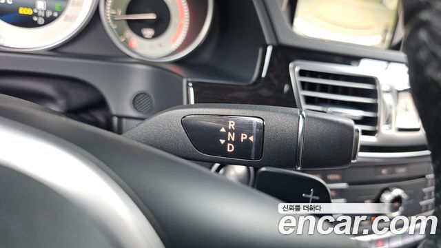 Mercedes-Benz E-Class 2016 — photo 9