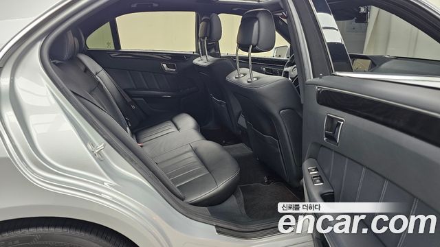 Mercedes-Benz E-Class 2016 — photo 11