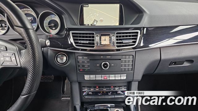 Mercedes-Benz E-Class 2016 — photo 14