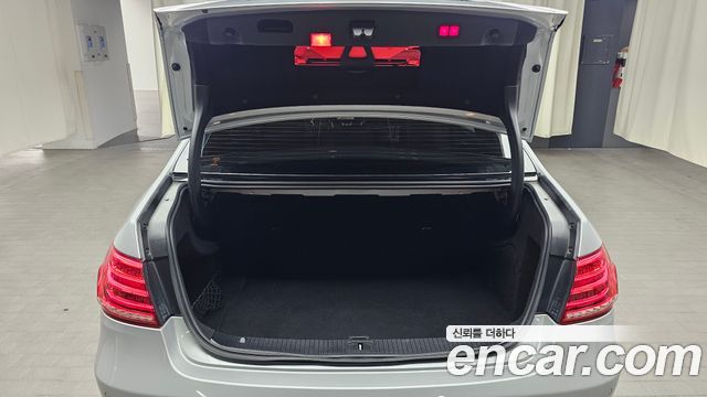 Mercedes-Benz E-Class 2016 — photo 17