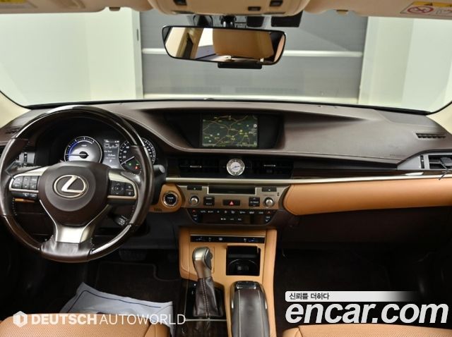 Lexus ES 2017 — photo 8