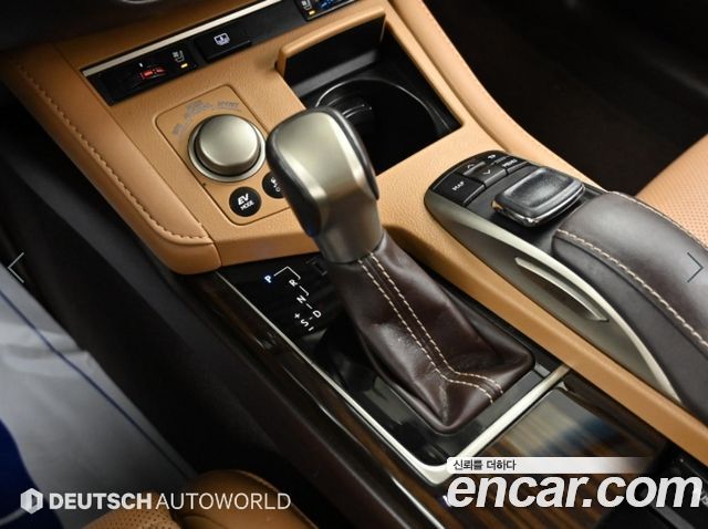 Lexus ES 2017 — photo 10
