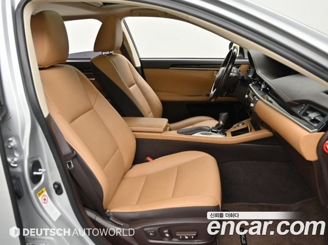 Lexus ES 2017 — photo 11