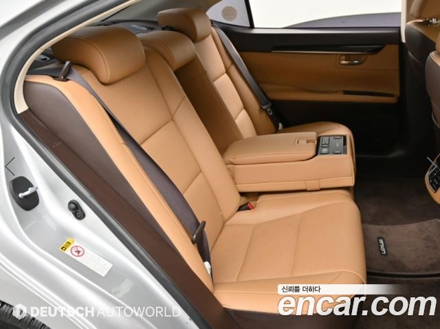 Lexus ES 2017 — photo 13