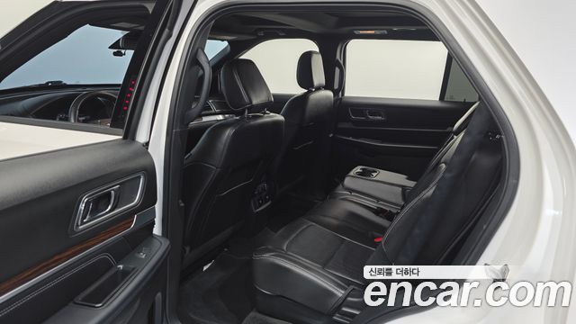 Ford Explorer 2018 — photo 13