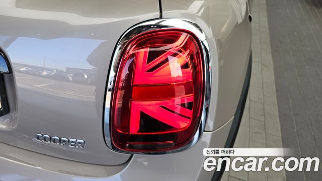 Mini Cooper 2022 — photo 9