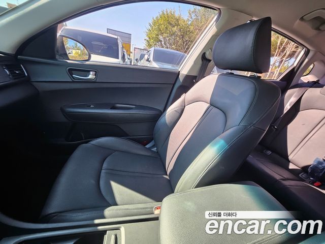 Kia K5 2018 — photo 17