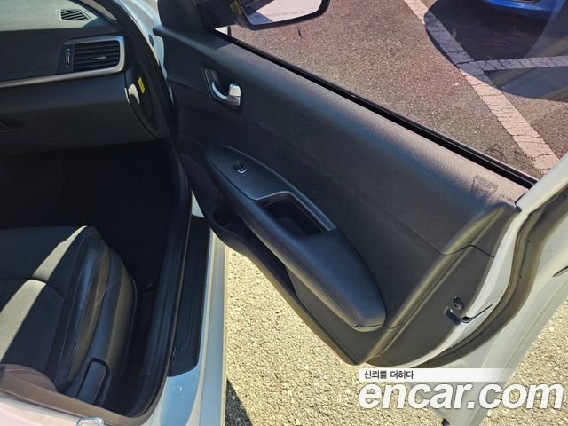Kia K5 2018 — photo 20