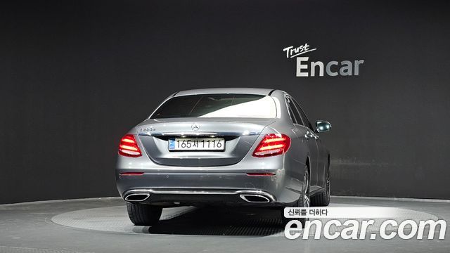 Mercedes-Benz E-Class 2020 — photo 4