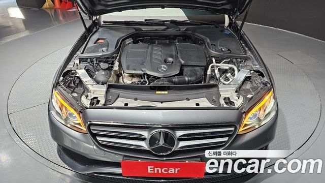 Mercedes-Benz E-Class 2020 — photo 6