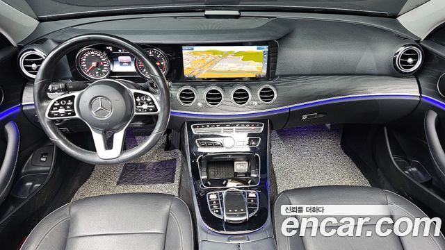 Mercedes-Benz E-Class 2020 — photo 10
