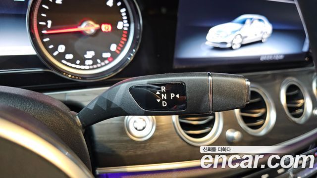 Mercedes-Benz E-Class 2020 — photo 12