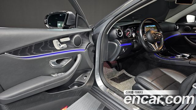 Mercedes-Benz E-Class 2020 — photo 13