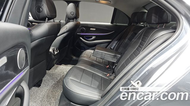 Mercedes-Benz E-Class 2020 — photo 17