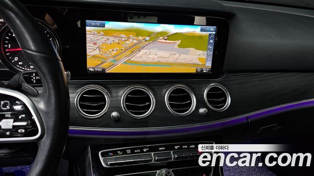 Mercedes-Benz E-Class 2020 — photo 18