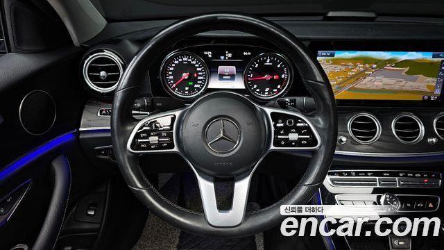 Mercedes-Benz E-Class 2020 — photo 19