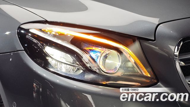 Mercedes-Benz E-Class 2020 — photo 8