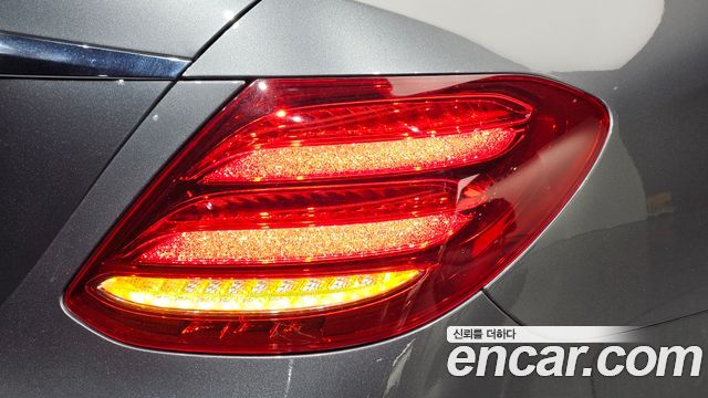Mercedes-Benz E-Class 2020 — photo 9