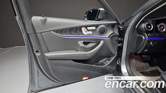 Mercedes-Benz E-Class 2020 — photo 14