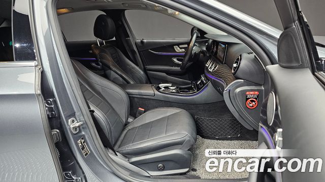 Mercedes-Benz E-Class 2020 — photo 16