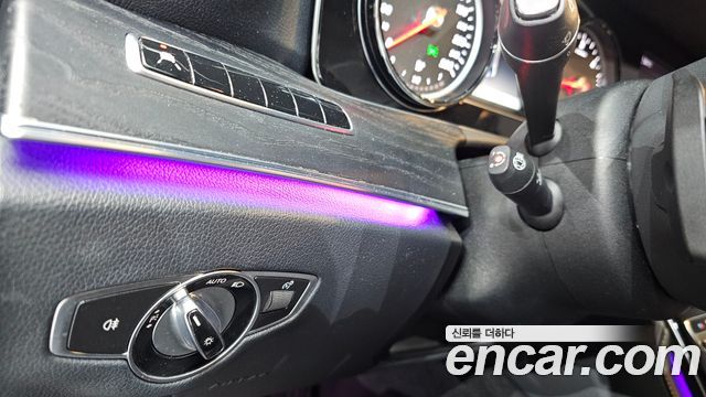 Mercedes-Benz E-Class 2020 — photo 29
