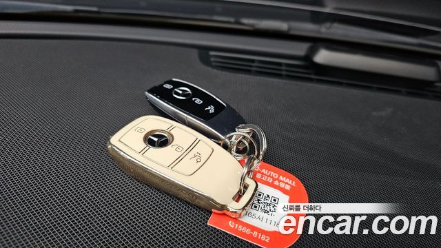Mercedes-Benz E-Class 2020 — photo 31