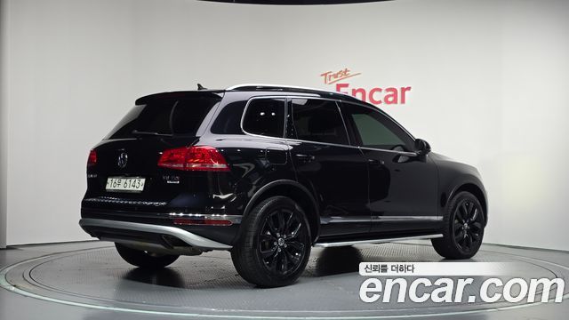 Volkswagen Touareg 2015 — photo 2